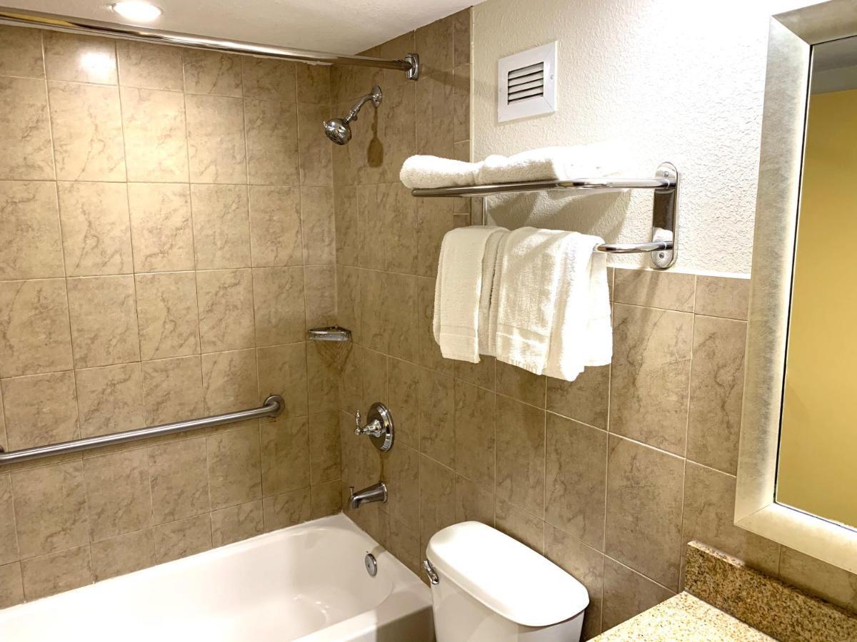 Deluxe Queen Room with Two Queen Beds - Non-Smoking