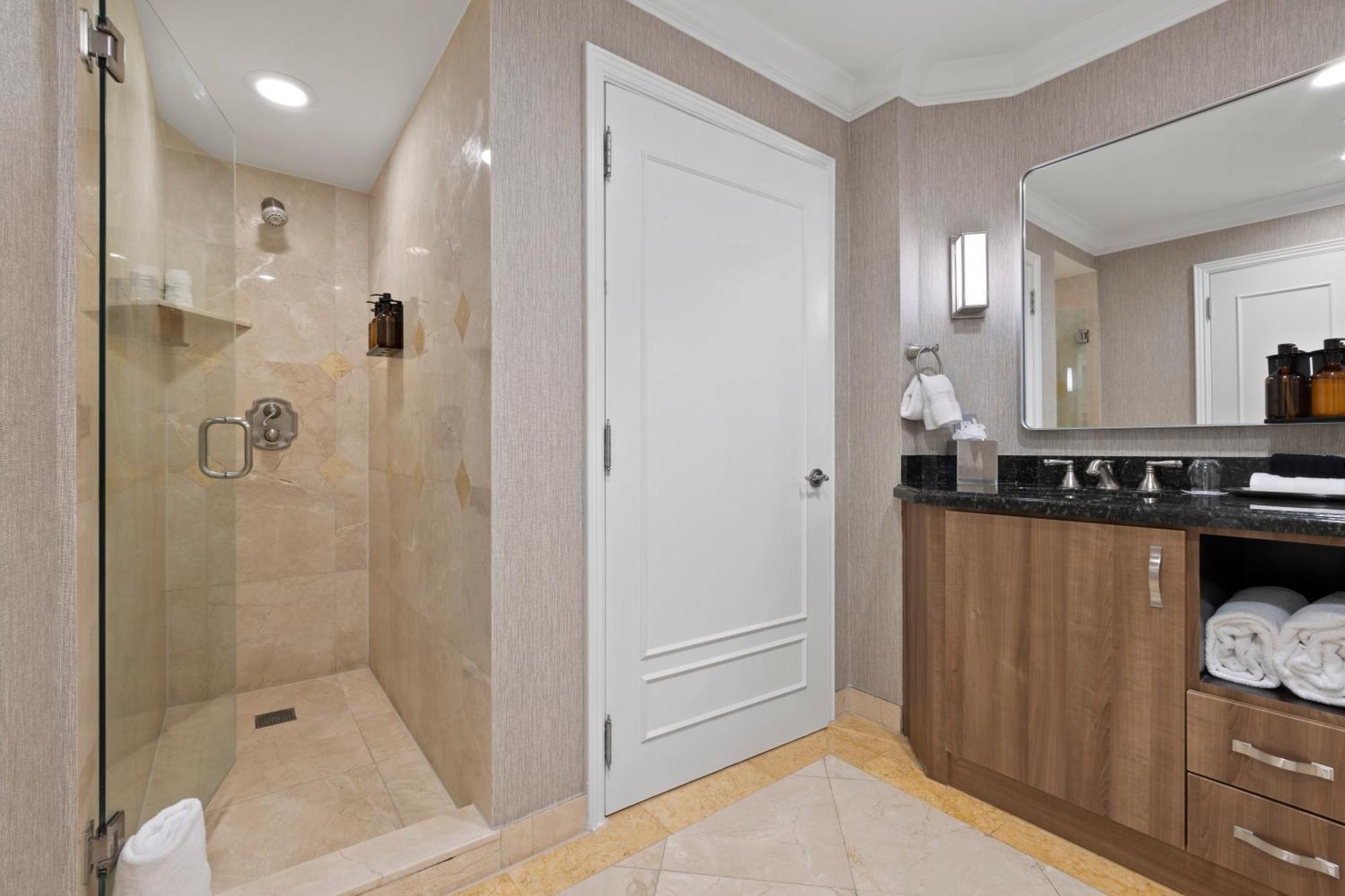 One-Bedroom Suite with Ocean View,1552716424:JPEG