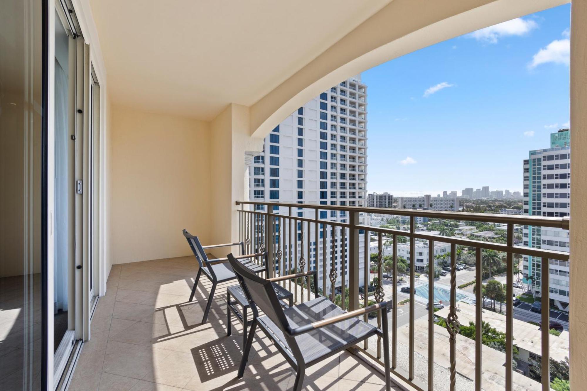 One-Bedroom Suite with City View,1553243152:JPEG