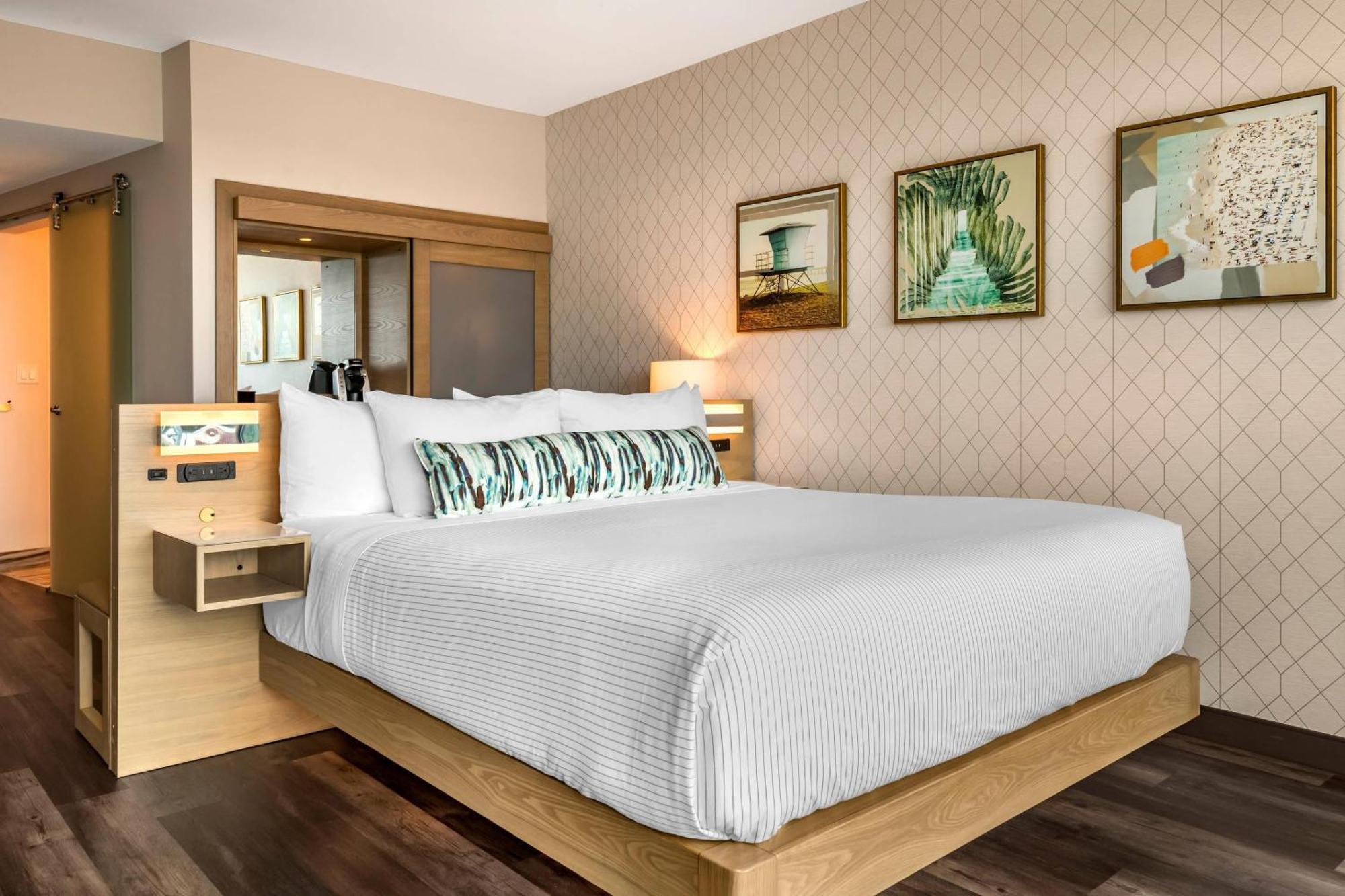 King Room with Roll-In Shower - Disability Access/Non Smoking