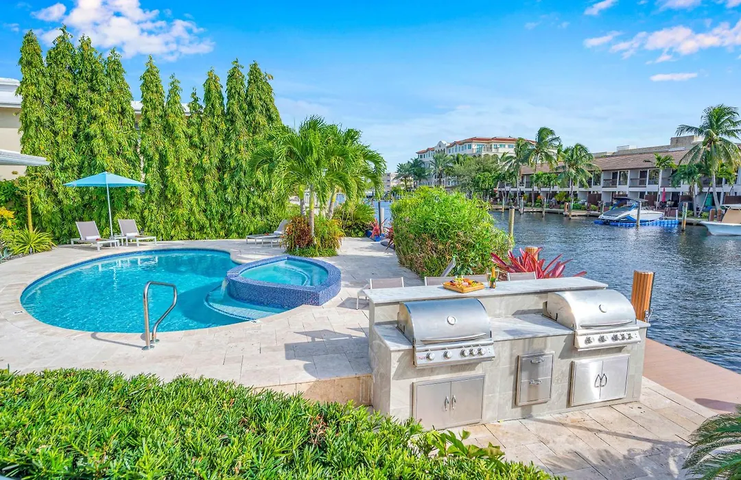 One-Bedroom Suite Heated Pool Dock Access Quiet Neighborhood Saltaire Three Resldences-1
